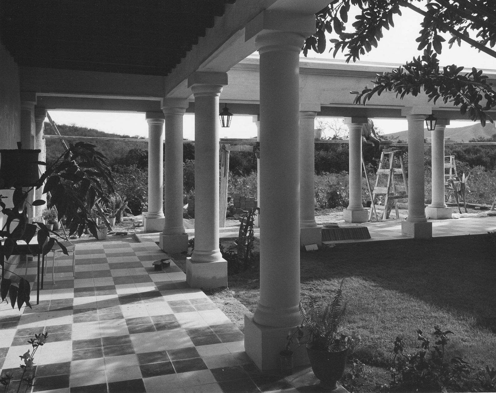 1959 home photos: Greek influence in Alamos estate